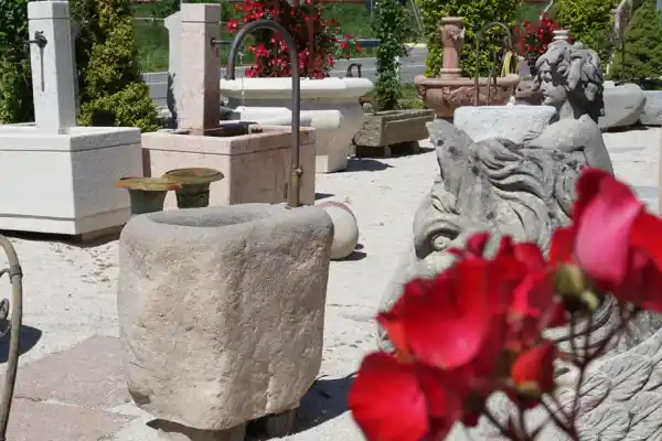 fontana da giardino in porfido dell'alto Adige